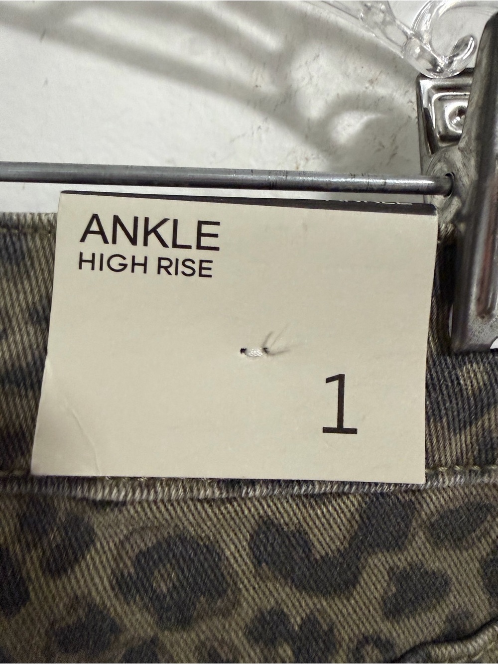 NWT Indigo Rein High Rise Leopard Print Ankle Jeans Olive Green Size 1 W25 L27 - Picture 8 of 10